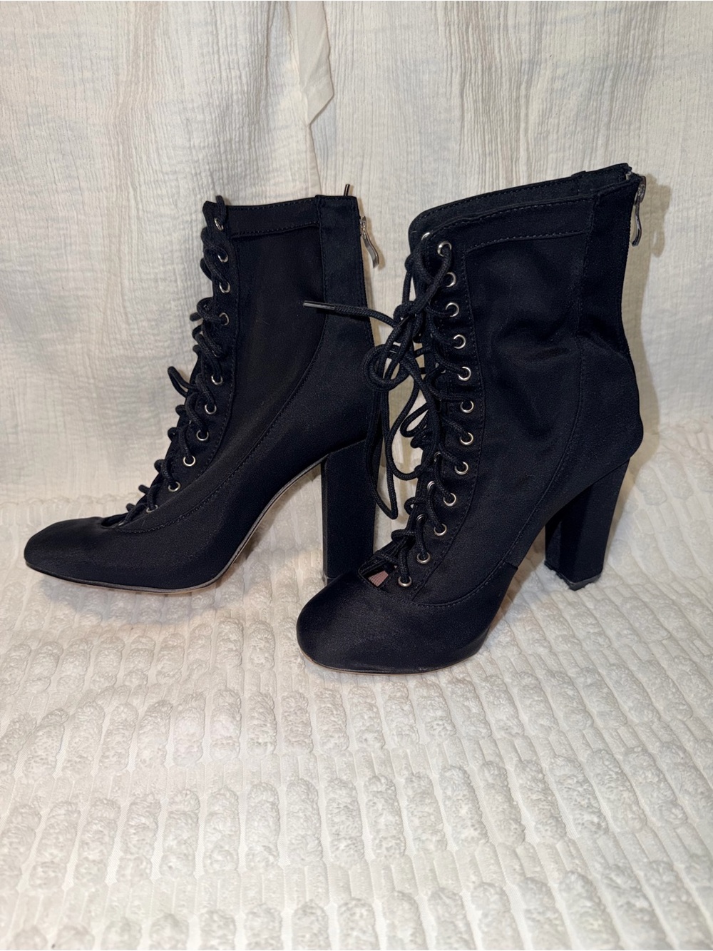 Savashjay
Closed Toe Lace Up Ankle Boots - Picture 4 of 10